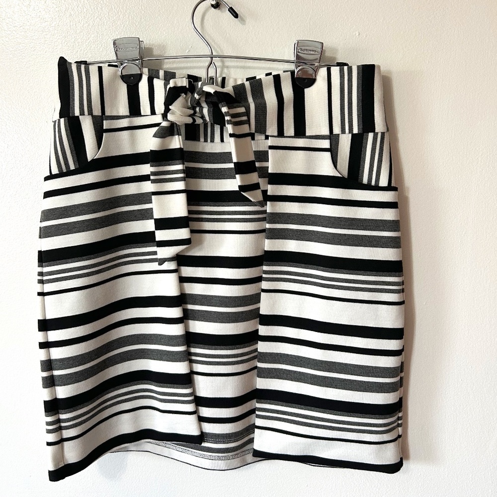 Women's cabi Grandstand Ponte Knit Black White Stripe Faux Wrap Pencil Skirt - Picture 2 of 16